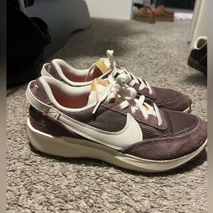 Nike Women’s Waffle Debut Vintage - Plum